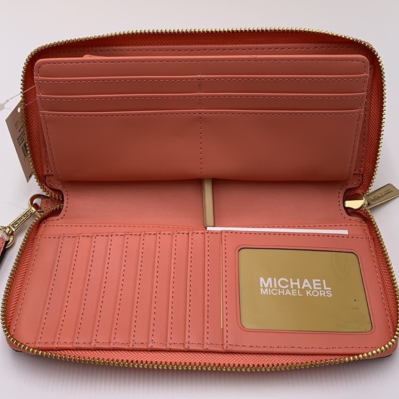 MICHAEL KORS LARGE TRAVEL CONTINENTAL WRISTLET WALLET SHERBERT COLOR - Picture 7 of 16